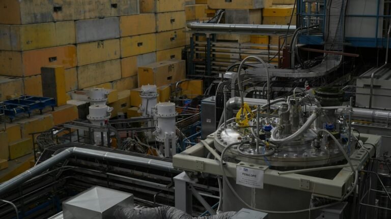Equipamento científico em laboratório avançado de pesquisa em física