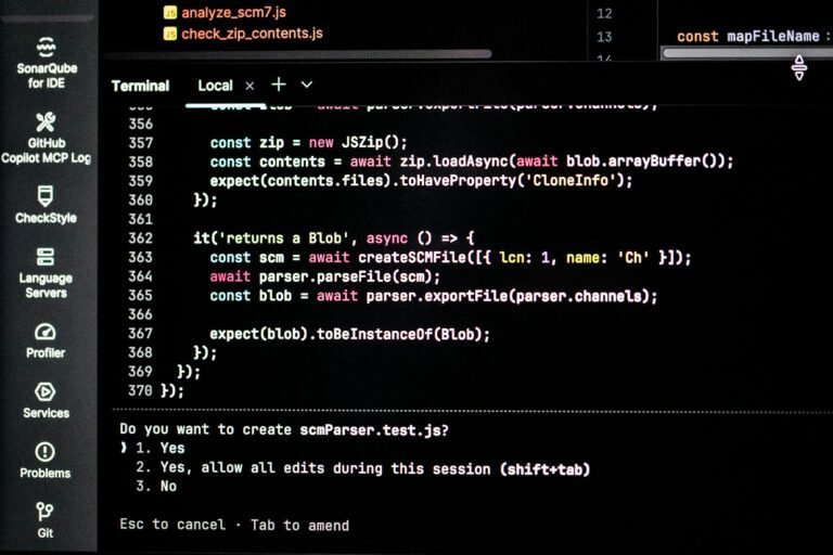 Tela de computador exibindo consultas e linhas de codigo