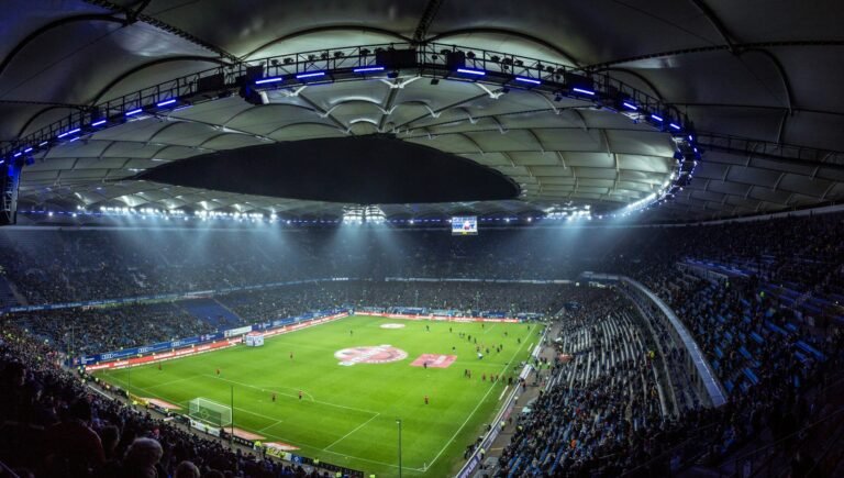 Estadio de futebol iluminado visto de cima